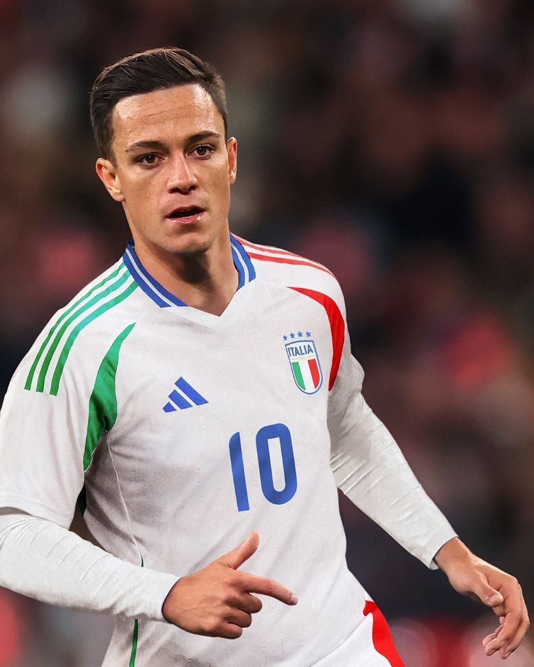 1716953299835245.jpg Italy away.jpg